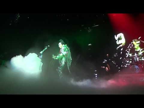 KISSONLINE EXCLUSIVE: GENE SPITTING BLOOD / "GOD OF THUNDER" - CALGARY '13