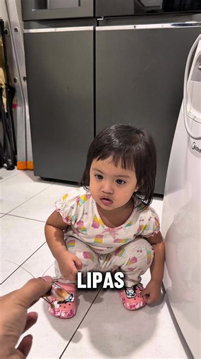Macam mana nak ajar anak tak takut lipas ? 🤣 #anakuciema #fyp #viral #lipas