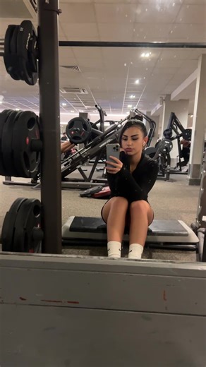 Capturing Gym Moments: Selfie Tips for Fitness Fans