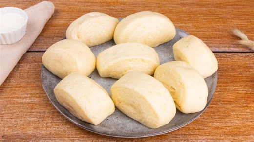 Soft and Fluffy Mantou Buns Recipe (Chinese Steamed Buns)