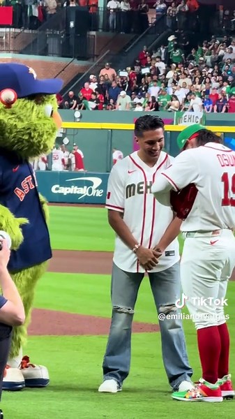 Emiliano Vargas Makes His First Pitch in Boxing