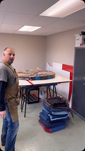 This is the easiest and fastest way to remove heavy tables from my pour table.👍😎 #diningtable #roundtable #resintable | Dust & Wood
