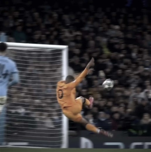 Ağlamak mı ? Anlaşıldı #fyp #foryoupage #kesfet #foryou #fyp5266m #bpwkpp #youpage #vedooben0 #bpwkppppppppppppppppppppp #vedooben #mbappe #france #9 #fypp #uefa #manchestercity #haaland #bellingham #brahimdiaz @batuflex