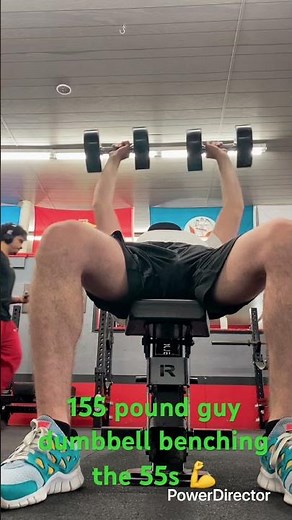 155 pound guy dumbbell benching the 55s. Beginner workout. Full stretch good form! #dumbbell