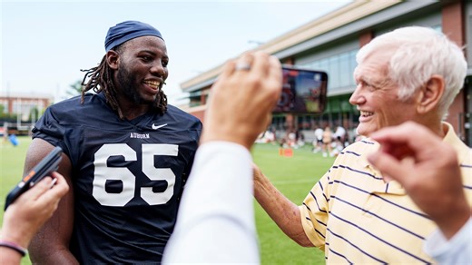 Auburn football offensive lineman Xavier Chaplin has hearing 'issue.' Here's what we know