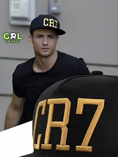 3 Topi Favorit Cristiano Ronaldo untuk Gaya Modis
