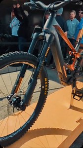 Who dis? A @ridefoxbike Australian fork? Looks 😍 #mtb #mountainbike #mtbtech | MBR Magazine