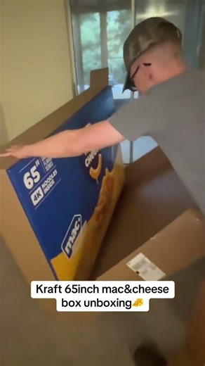 C‌ouple Unboxes Giant Box of Kraft Mac n Cheese