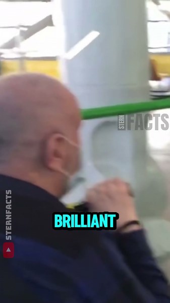 Smart Escalator in Japan Turns Steps Into a Flat Platform 😲♿