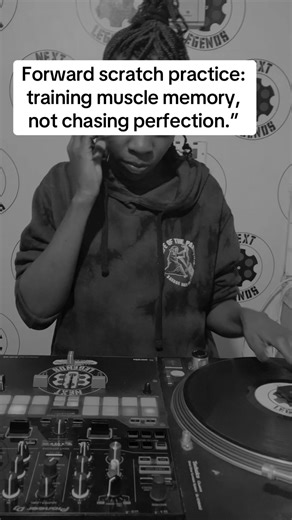 Forward scratch practice: training muscle memory, not chasing perfection.”#femaledjs #tiktokdjs #kenyandjs #golddwhitee
