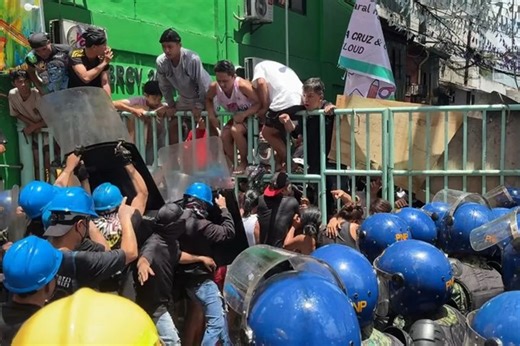 Tension erupts as residents resist demolition attempt in Tondo, Manila | ABS-CBN News
