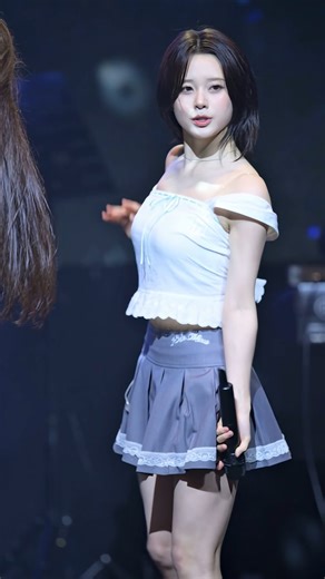 CHAYO☘️ on Instagram: "라잇썸 LIGHTSUM x NaKyoung🍄 나영 251002 #nakyoung #나영 #lightsum #love #fancam"