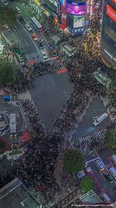 Every day, around 250,000 people cross what is perhaps the world's most famous intersection: Shibuya Crossing, located in the Tokyo district of the same name. On special occasions – as was the case on Halloween this year – even more people are out on the streets. A tip: The best view of the hustle and bustle is from the Shibuya Sky observation deck, some 229 meters above it all. 📍 Tokyo 🇯🇵 🎥 instagram.com/masaki_hani_cinema | DW Travel