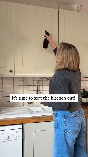 The kitchen is starting to feel a bit 🤯 So I have plans for it, a little bit of sorting, cleaning and organising throughout January, one space at a time as and when the mood takes me. Also I have the itch to decorate again. SAVE ME from myself please 🤣 And tonight I’m collecting a new piece of furniture to replace a side table that I have been meaning to replace for 9 years. Hubby is thrilled he loves it when I get the itch to do things around the house - not 😆 If you fancy seeing how all of 