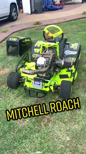 Everyone has their favourite Race Mower….. And this one is my favourite👌😎💪🏁 owned by @Mitchell Roach972 📸 #cromwellracingengines #413chassis #fxt #racemower #race #dirttrackracing #grassmonkeyracing