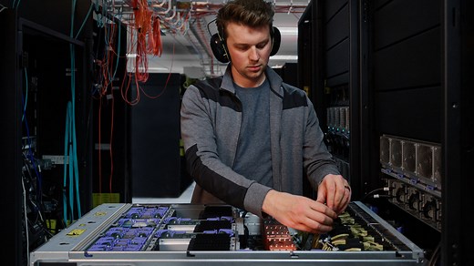 IBM E10180-Server: Power10 soll Intel pro Kern um Faktor 2,5 schlagen - Golem.de