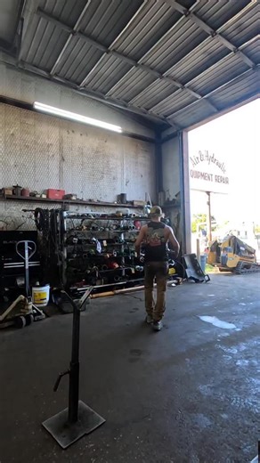 Module builder cyl rebuild #hydraulics #mechanic #bruntworkwear #trollcoclothing #riggsworkwear #heatwavevisual #westtx | Shane LaBedelle