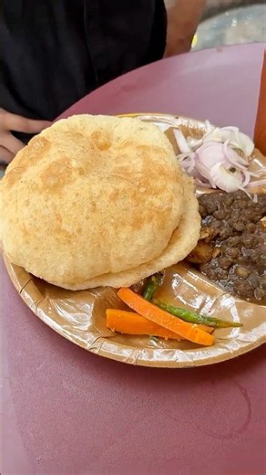 BEST CHOLE BHATURE #foodie #foodblogger #foodreview #subscribe ￼
