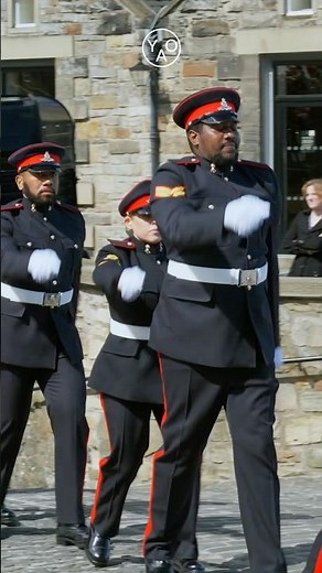 British Royal Artillery Marching to Fire the Guns #britishsoldier #edinburgh #army #militarypowe