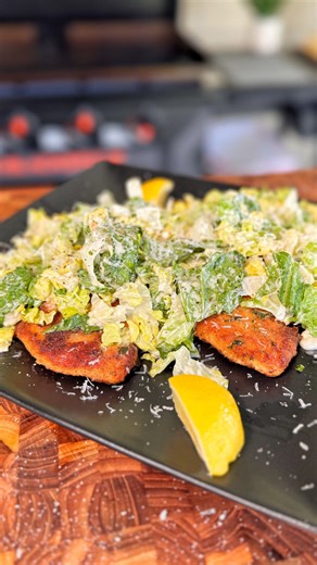 BlackstoneBetty is serving up one of her all-time favorites—Chicken Cutlet Caesar Salad—topped with her mom’s homemade dressing. This family-style recipe brings together everything she loves: golden fried chicken, fresh romaine, and a rich, cheesy Caesar packed with flavor. She knows Griddle Nation will love this simple but unforgettable dish just as much as she and her mom do. 🔥 Ingredients For the Chicken Cutlets 1 large chicken breast 1 cup seasoned bread crumbs ¼ cup Pecorino Romano cheese 