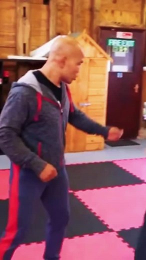 Self defense with Master Wong- Subscribe to MasterWong on youtube for more Self defense tutorials. #Masterwong #selfdefence_technique