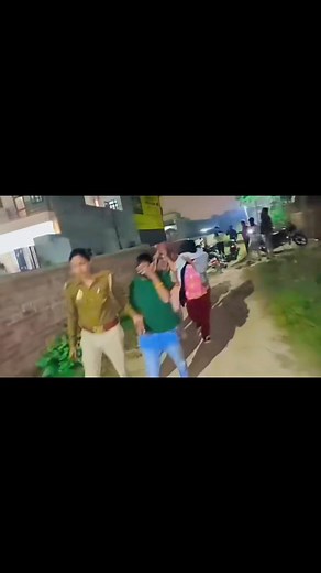 #ayodhya में सेक्स रैकेट की सूचना पर गई थी अयोध्या पुलिस। हिरासत में ली गईं तीन लड़कियां। अयोध्या कोतवाली पुलिस चौकी रानोपाली अंतर्गत हैबतपुर परिक्रमा मार्ग निकट आरा मशीन के पीछे एक गेस्ट हाउस का मामला। पुलिस अयोध्या कोतवाली में लाकर युवतियों और महिलाओं से गहन पूछताछ कर रही है. #viralvideo #viralnews #videos #sexscandal #ayodhya #rammandirayodhya #viralvideo #Ayodhyanews #live #viralnews #UPNews | Vasdev Yadav