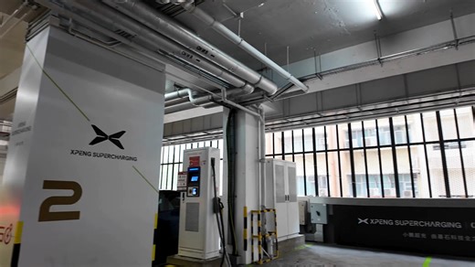 ▍ XPENG 小鵬充電香港啟停支付功能上線！｜一鍵充電，即享 92 折優惠*✨ 功能全新升級，尊享專屬折扣⚡ 由今日起，香港鵬友充電更輕鬆方便： ✅ 一鍵即充：支援 Scan Code (掃瞄二維碼) 或 APP 內一鍵啟停付款，流程順暢一氣呵成 ✅ 支付靈活：可揀電子錢包、信用卡（即將推出）等多種付款方式，「搜尋、充電、付款」一APP搞掂 ✅ 充電即減：去 Cornerstone GO 合作充電熱站^，付款時自動享有 92 折優惠 即刻開啟 XPENG APP，體驗超方便充電服務 → https://apple.co/4g0W7pD *優惠受條款約束。優惠期有限，詳情請參考應用程式，任何更改將不作另行通知 ^充電折扣優惠只適用於Cornerstone GO指定充電熱點，詳情請參考應用程式。 如有任何爭議，小鵬香港保留最終決定權。 XPENG 小鵬陳列室： ▍XPENG 香港合和旗艦店 – 合和中心地下 G05A 及 G05B 舖 時間：周一至五 10am – 8pm；周六、日及公眾假期 10am – 7pm 查詢：3913 8230 ▍元朗 YOHO MIX 陳列室 – 元點 B0