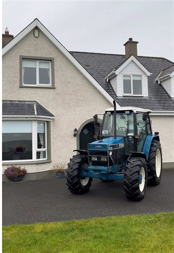 Some bus 😎@Evan Doherty #speerAgri #ford7740 @Cormic_lynch @Morrison agri