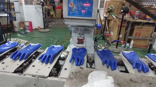 Your Logo. Your Brand. Your Market. This is how we print custom logos on safety gloves in our factory. Clear positioning. Strong adhesion. Professional finish. At SONICE, we support OEM & ODM customization for: • Welding gloves • Heat resistant gloves • Cut resistant gloves • Industrial safety gloves As a professional safety gloves manufacturer with 16 years of production experience, we help distributors and wholesalers build their own brand with stable quality and fast lead time. Low MOQ. Custo