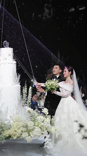 Cắt Bánh Cưới Midu Dưới Màn Tuyết Rơi ❄️