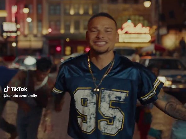 #Woman out tonight at 11pm CT/midnight ET 🔥 #KaneBrown | Kane Brown