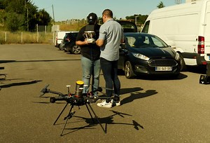 Innovation : une start-up lyonnaise invente le drone "sans risque de chute" pour les piétons ou les spectateurs