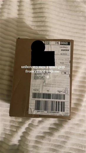 i got her for 20€ btw!! i forgot to cover the private information when i first posted this so thats why the text is a bit covered 😭😭 #robinbuckley #robinbuckleyfunkopop #strangerthings #strangerthingsfunkopop #foryoupage