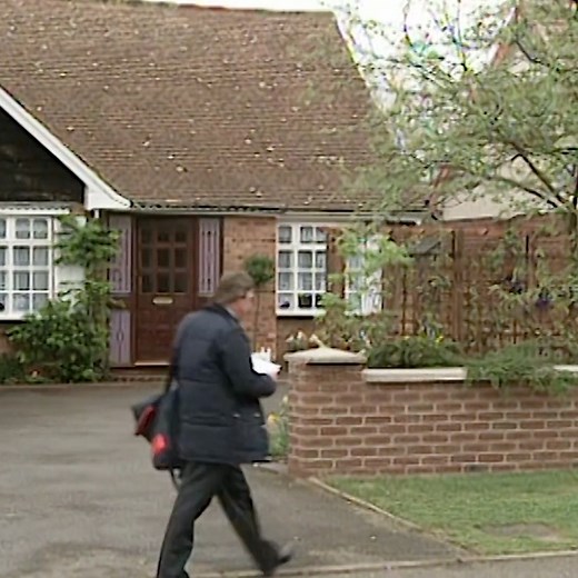 The very first time we were introduced to Hyacinth's vibrant world and the endless invitations to her candlelight supper! | Classic TV Moments