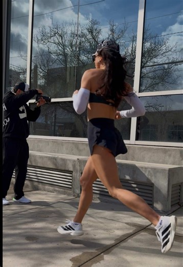 The shoot.. 👀 who wants the shots? 🎥 🏃‍♀️ 👟 💛 #fitnessgirls #fitnessinfluencer #runner #fitmodel #creator