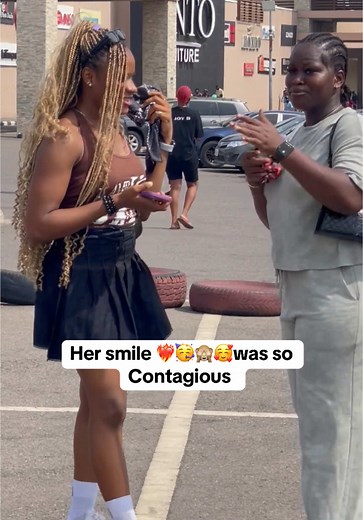 Kissing Strangers in Public: Fun Reactions Captured