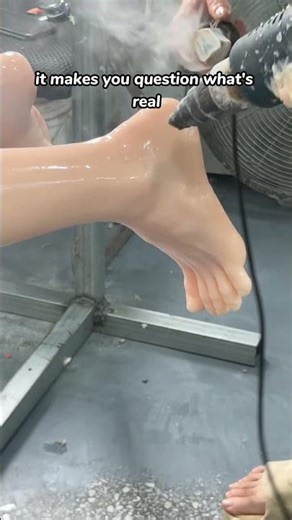 Hyper-Realistic Prosthetic Limb: Texture & Movement Craft