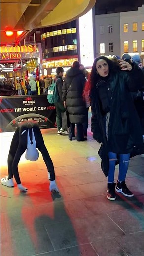 SLENDER MAN PRANK! DESCRIBE HER REACTION😂😂