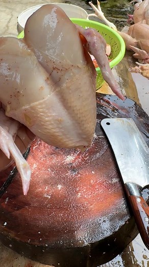 4.8K views · 15 reactions | how to cut chicken super fast and easy #usa #usareels #UnitedStates #unitedkingdom #denmark #canada | Poulet Händler | Facebook