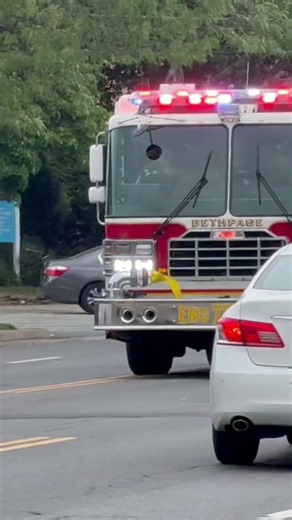 Bethpage fire department Engine 77 responding to a compactor fire