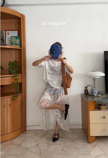 Maxi Skirt Outfit Ideas with Lace Skirt Inspiration