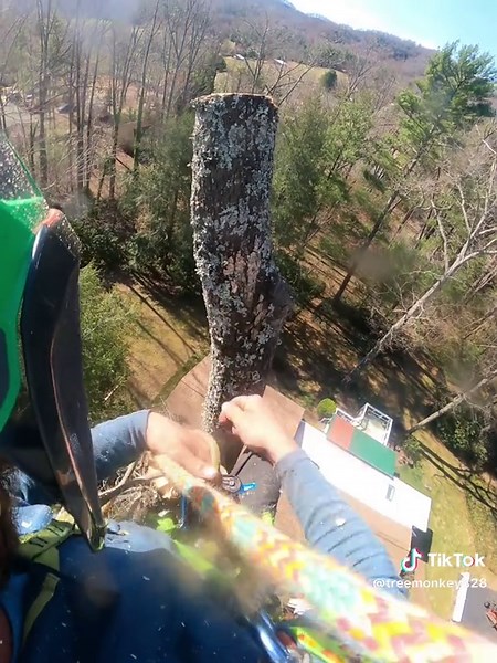 Had a piece go wrong today. Luckily I'm OK. We try to learn from moments like these. Stay safe yall, and take your time out there! #climbing #treeclimber #arborist #trees #teamwork #fail