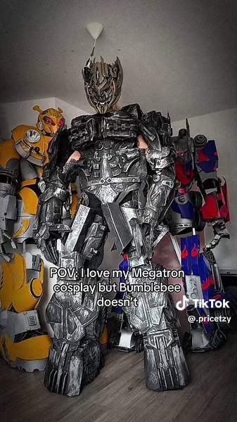 Ultimate Transformers Cosplay Battle