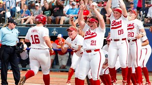 The best highlights from Saturday's Women's College World Series games