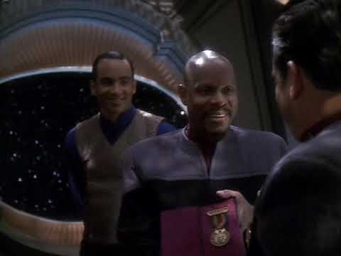 Captain Sisko Is Awarded The Christopher Pike Medal of Valor