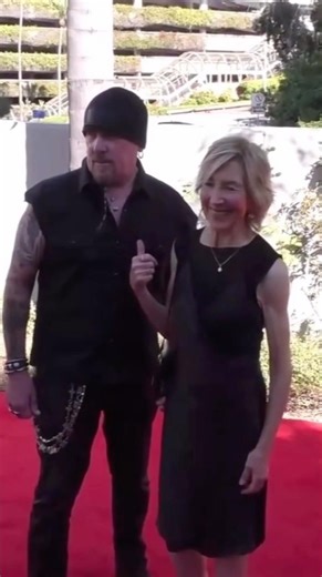 Had an amazing time at the Saturn Awards with Lin Shaye! 📸