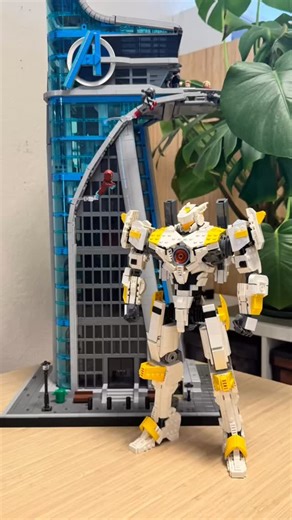 @anythingbutyes | Some of you has been asking for a size comparison of LEGO Hunter Vertigo #lego #legomoc #legopacificrim #legoavengers | Instagram