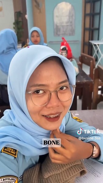 Trend Prank Nona Ambon: Keceriaan di Sekolah