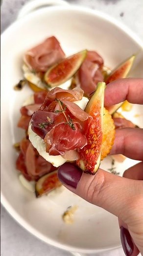 Perfect Fall appetizer - Cheese bites with figs and Prosciutto. Recipe ⬇️