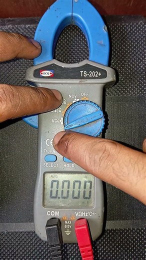 How to measure a 1.2uF capacitor with a digital tester #pcb #electronics